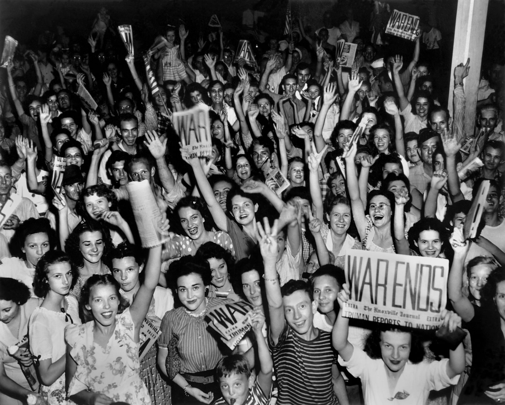 V-J Day celebrations-in Jackson Square, Oak Ridge